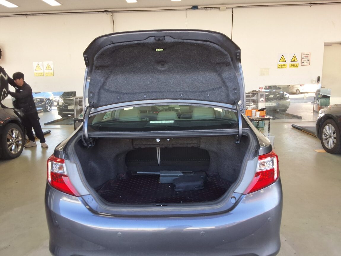 TOYOTA CAMRY (9TH GEN) 2.5 XLE 2012 - zdjęcie 15