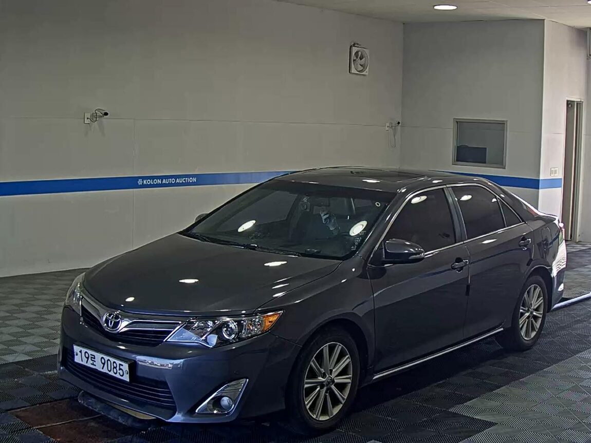 TOYOTA CAMRY (9TH GEN) 2.5 XLE 2012 - zdjęcie 2