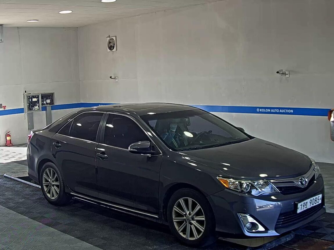 TOYOTA CAMRY (9TH GEN) 2.5 XLE 2012 - zdjęcie 3
