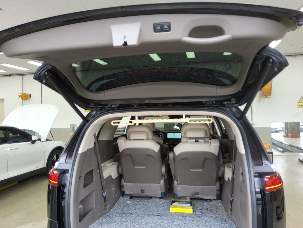KIA NEW CARNIVAL (KA4) 7-SEATER GASOLINE SIGNATURE 2023 - zdjęcie 15