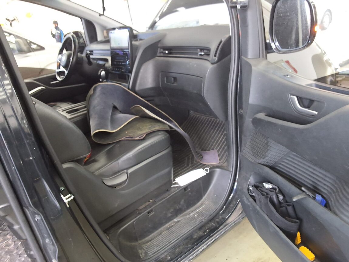 HYUNDAI STARIA 3.5 LPG CARGO 3-SEATER MODERN 2022 - zdjęcie 14