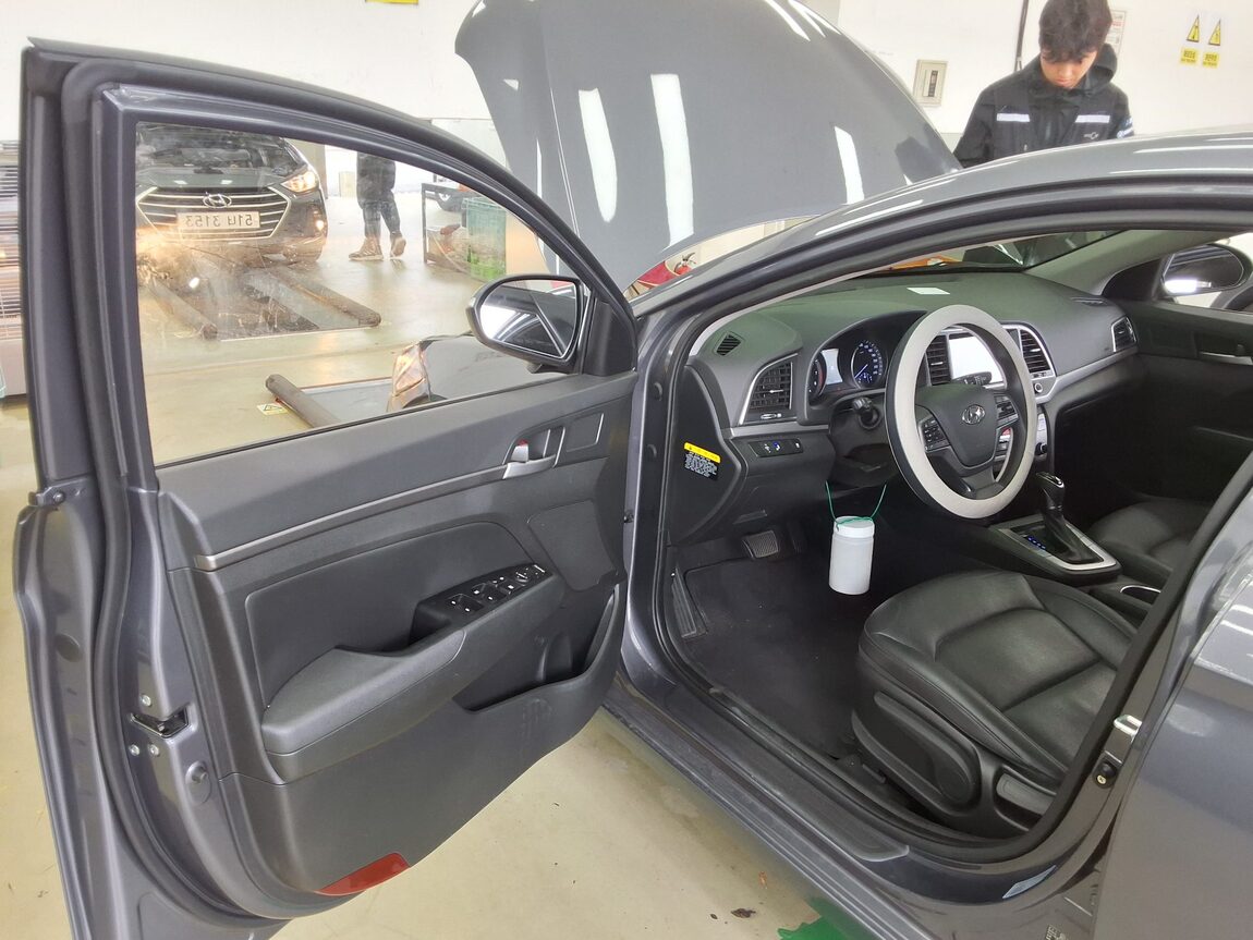 HYUNDAI AVANTE AD 1.6 GDi VALUE PLUS 2018 - zdjęcie 10
