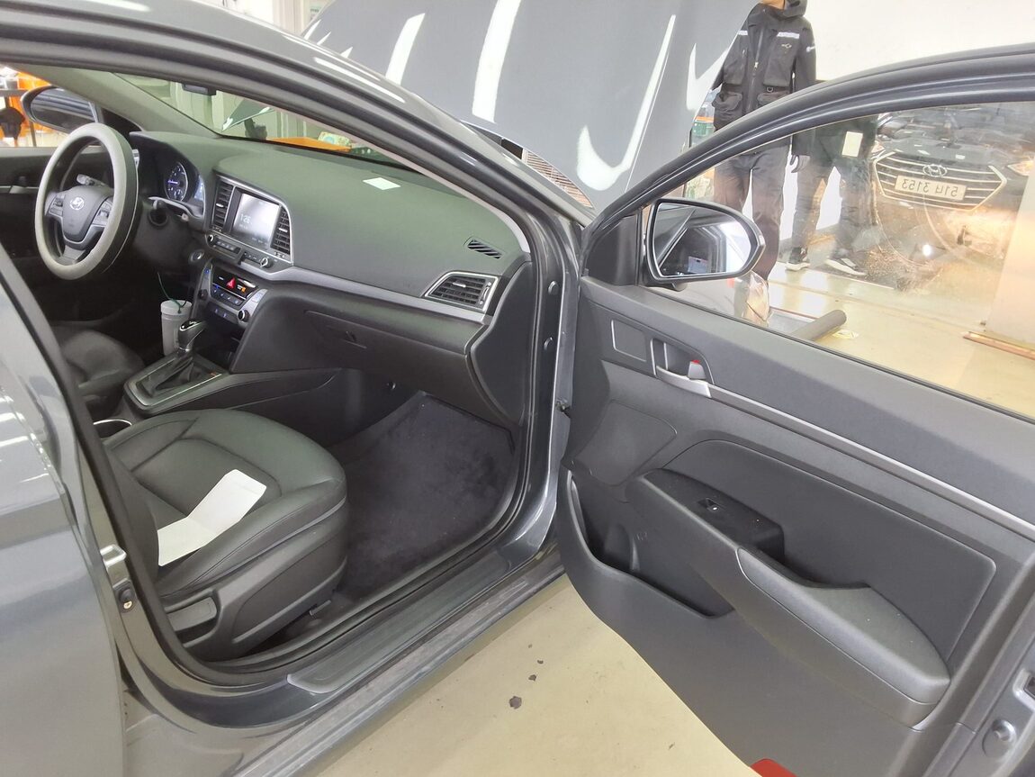HYUNDAI AVANTE AD 1.6 GDi VALUE PLUS 2018 - zdjęcie 14