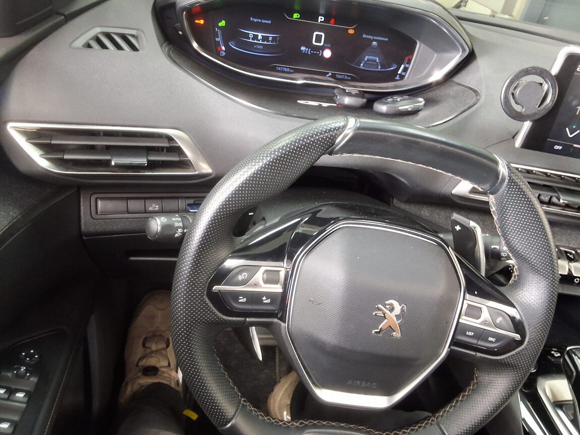PEUGEOT 5008 (2ND GEN) 1.5 BlueHDi GT LINE 2019 - zdjęcie 23
