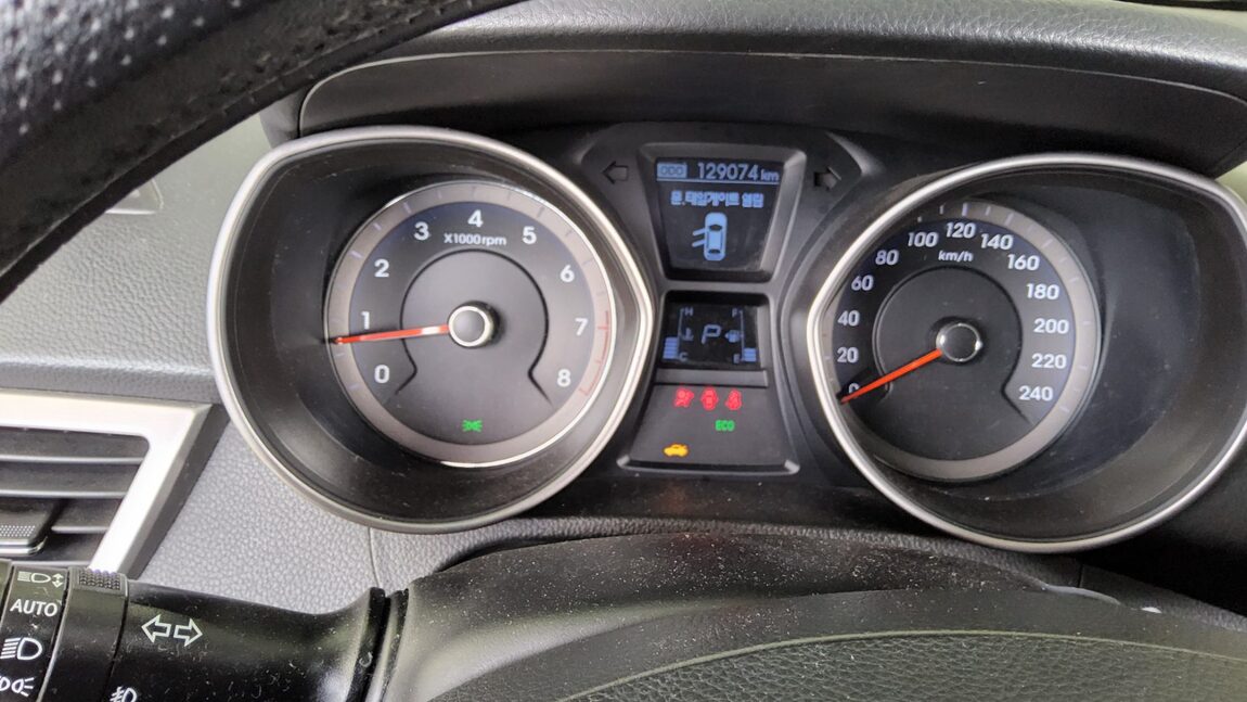 HYUNDAI NEW i30 1.6 GDi UNIQUE 2012 - zdjęcie 9