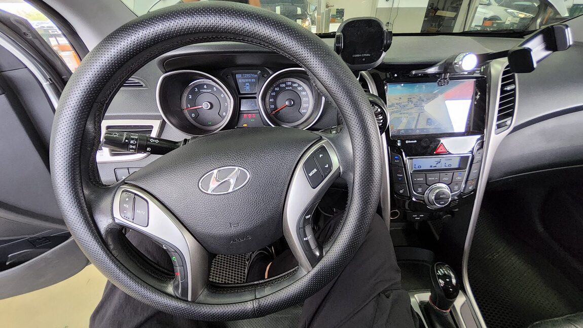 HYUNDAI NEW i30 1.6 GDi UNIQUE 2012 - zdjęcie 18