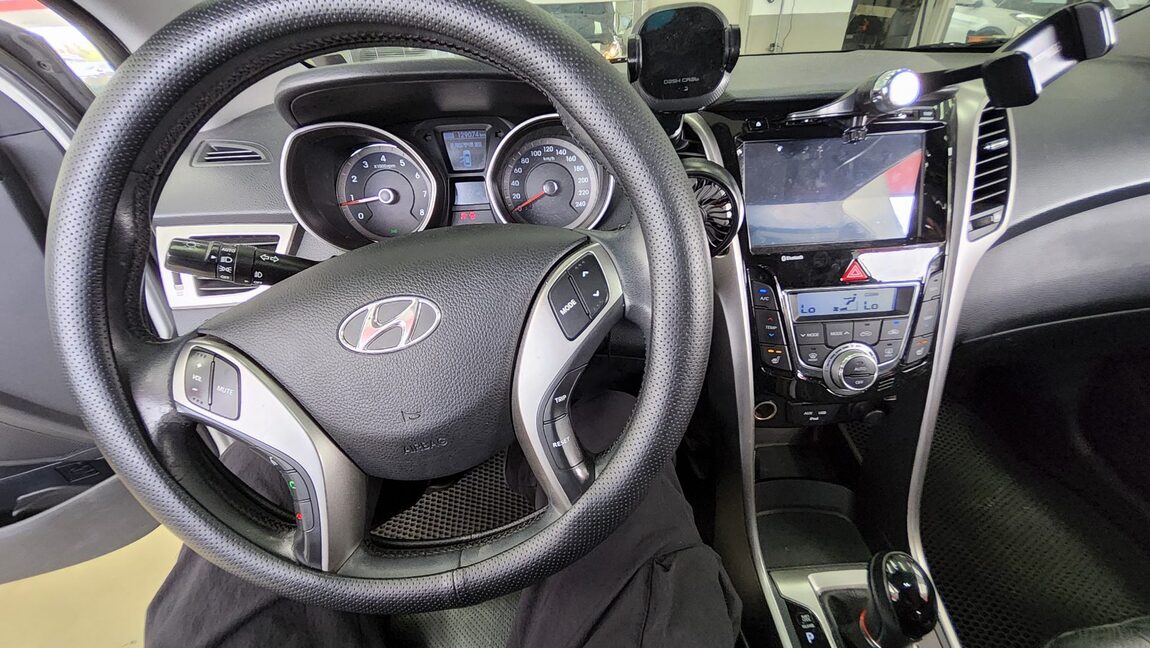 HYUNDAI NEW i30 1.6 GDi UNIQUE 2012 - zdjęcie 19