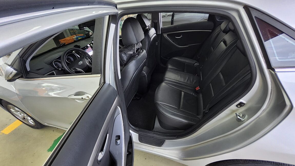 HYUNDAI NEW i30 1.6 GDi UNIQUE 2012 - zdjęcie 12