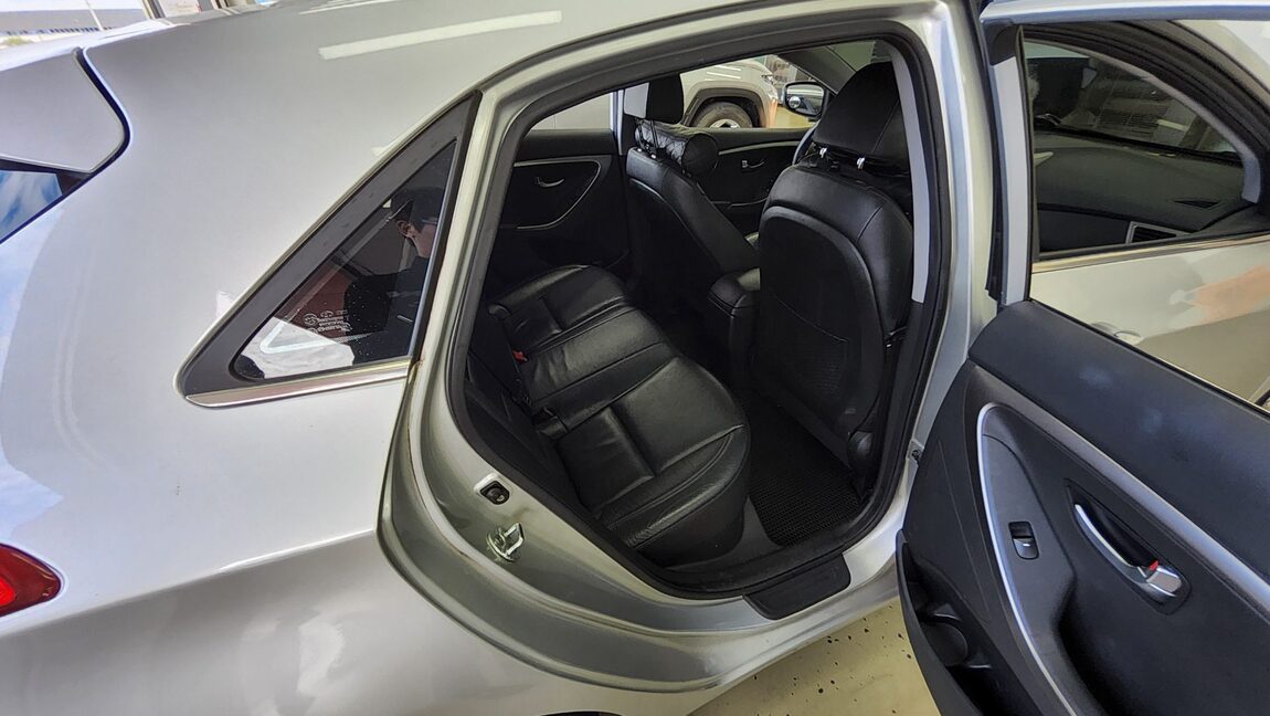 HYUNDAI NEW i30 1.6 GDi UNIQUE 2012 - zdjęcie 13