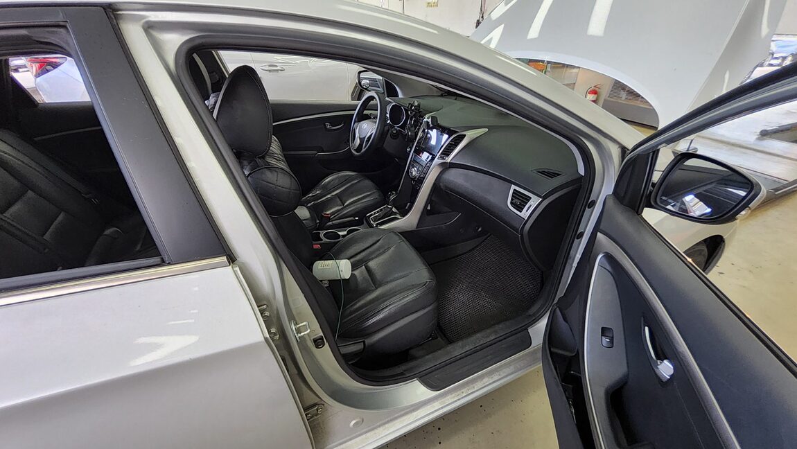 HYUNDAI NEW i30 1.6 GDi UNIQUE 2012 - zdjęcie 14