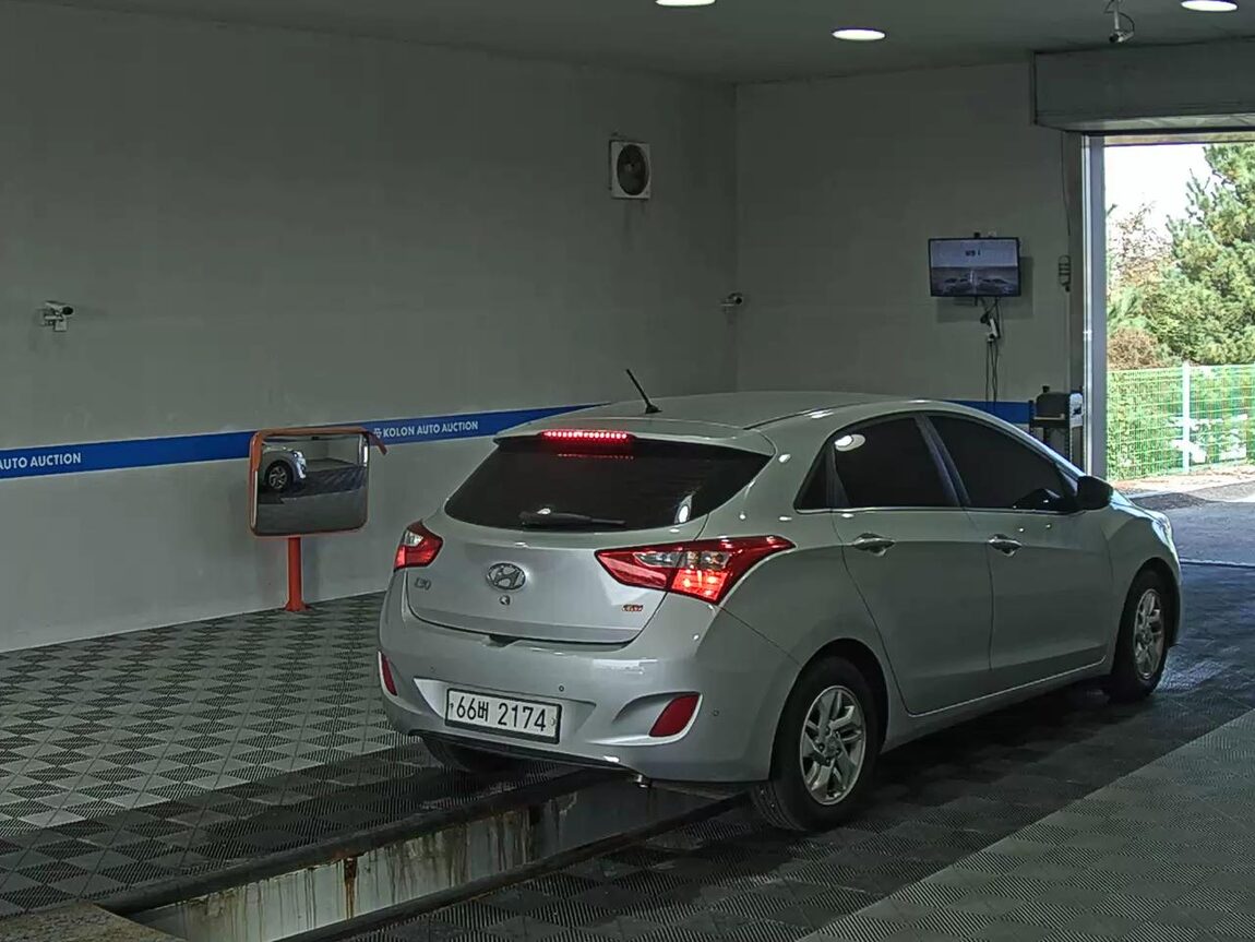 HYUNDAI NEW i30 1.6 GDi UNIQUE 2012 - zdjęcie 5