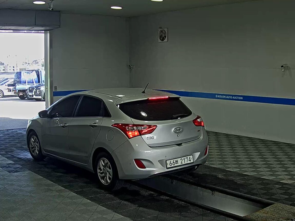 HYUNDAI NEW i30 1.6 GDi UNIQUE 2012 - zdjęcie 6