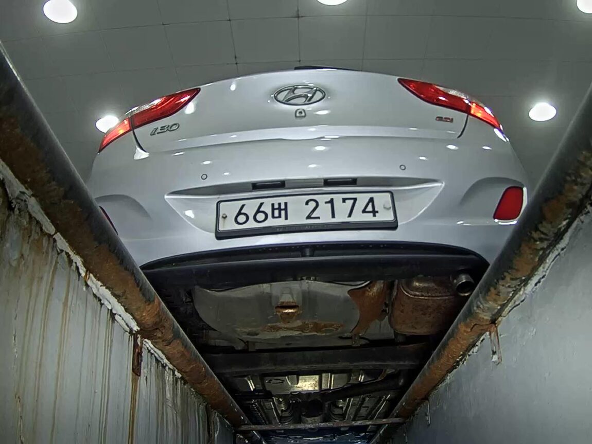 HYUNDAI NEW i30 1.6 GDi UNIQUE 2012 - zdjęcie 8