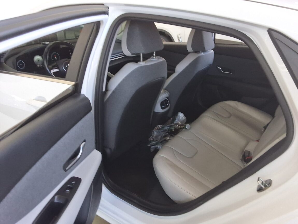 HYUNDAI AVANTE (CN7) 1.6 GASOLINE INSPIRATION 2022 - zdjęcie 12
