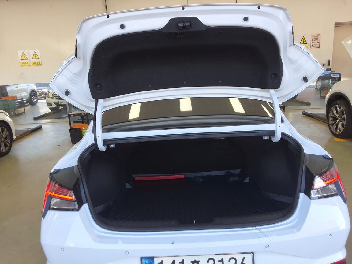 HYUNDAI AVANTE (CN7) 1.6 GASOLINE INSPIRATION 2022 - zdjęcie 15
