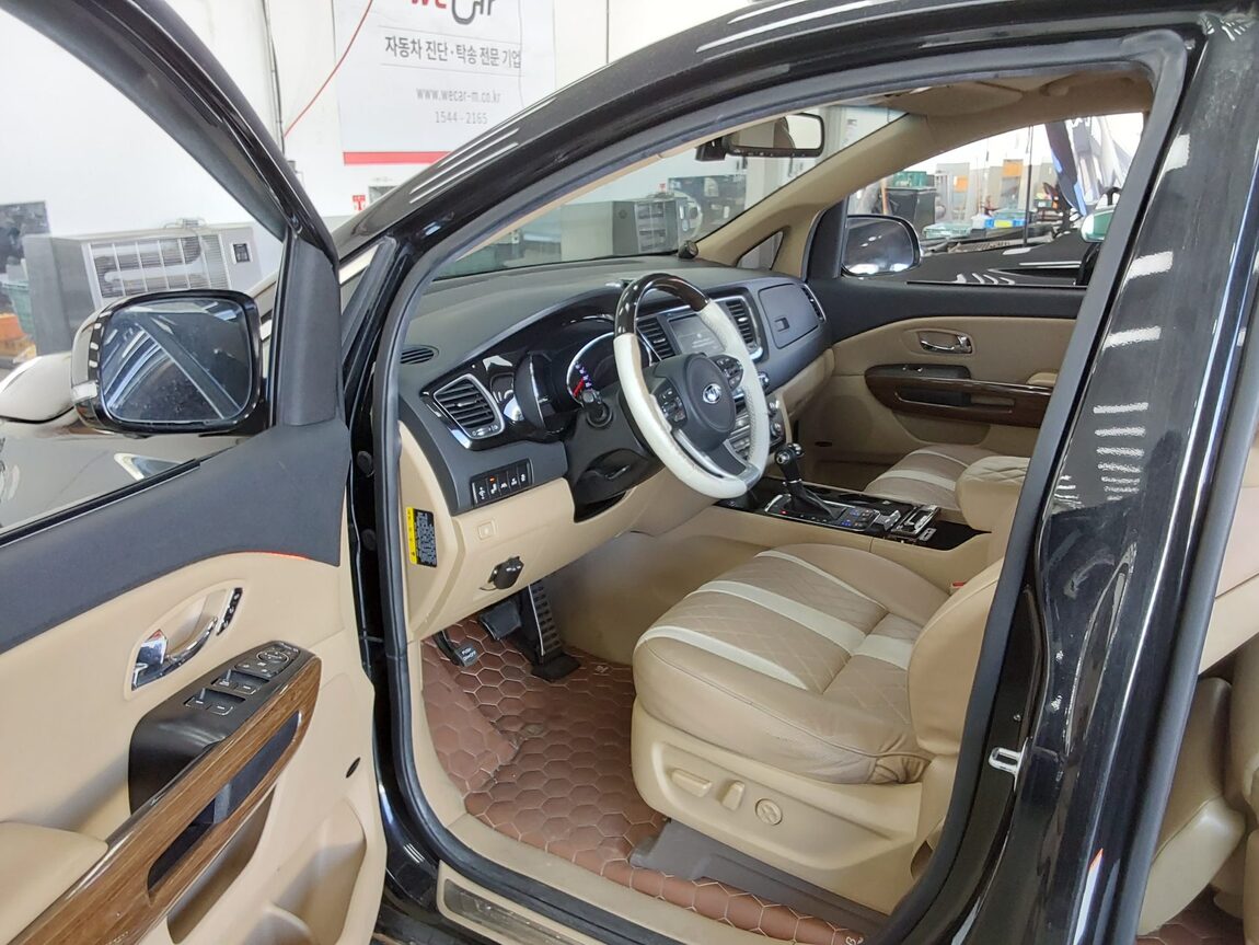 KIA ALL NEW CARNIVAL HI-LIMOUSINE GASOLINE 7-SEATER PRESIDENT 2016 - zdjęcie 10