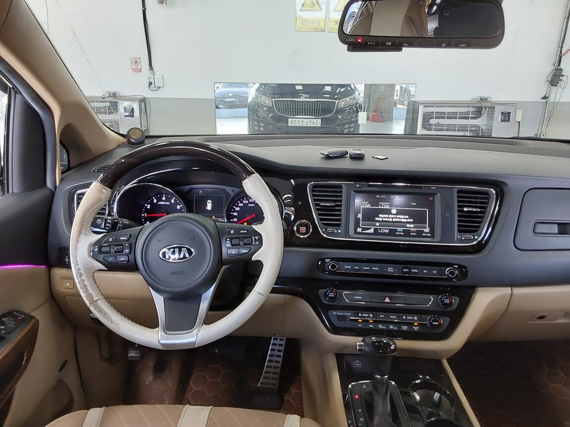 KIA ALL NEW CARNIVAL HI-LIMOUSINE GASOLINE 7-SEATER PRESIDENT 2016 - zdjęcie 11