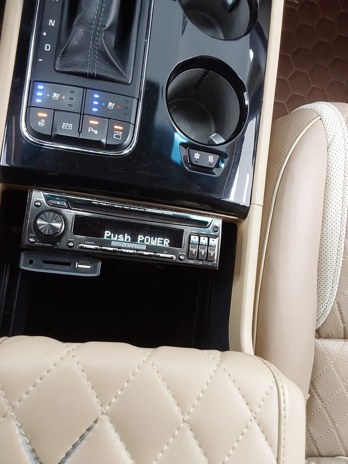 KIA ALL NEW CARNIVAL HI-LIMOUSINE GASOLINE 7-SEATER PRESIDENT 2016 - zdjęcie 28