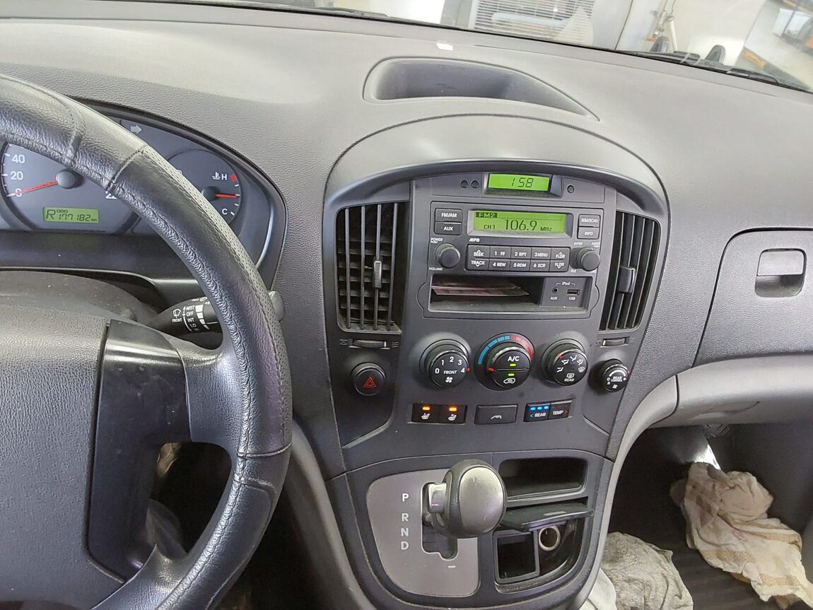 HYUNDAI GRAND STAREX 12-SEATER DIESEL CVX DELUXE 2012 - zdjęcie 17