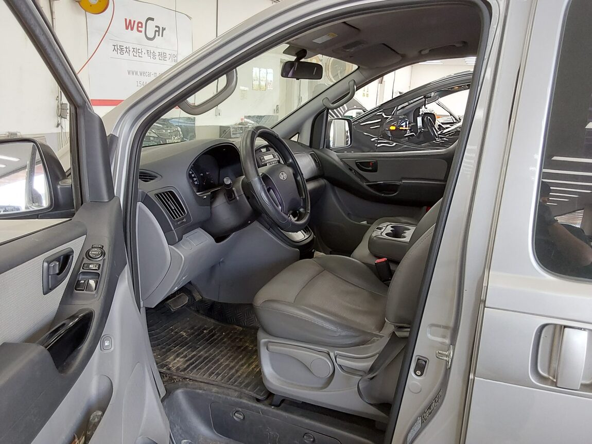 HYUNDAI GRAND STAREX 12-SEATER DIESEL CVX DELUXE 2012 - zdjęcie 10