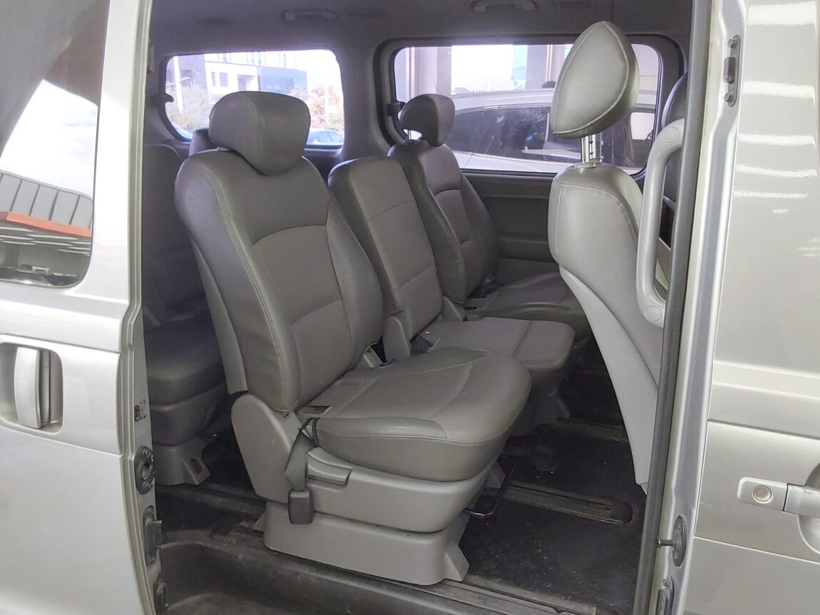 HYUNDAI GRAND STAREX 12-SEATER DIESEL CVX DELUXE 2012 - zdjęcie 13