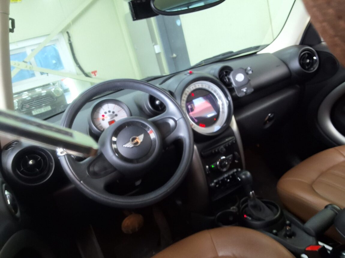 MINI COUNTRYMAN 2.0 D SE 2014 - zdjęcie 12