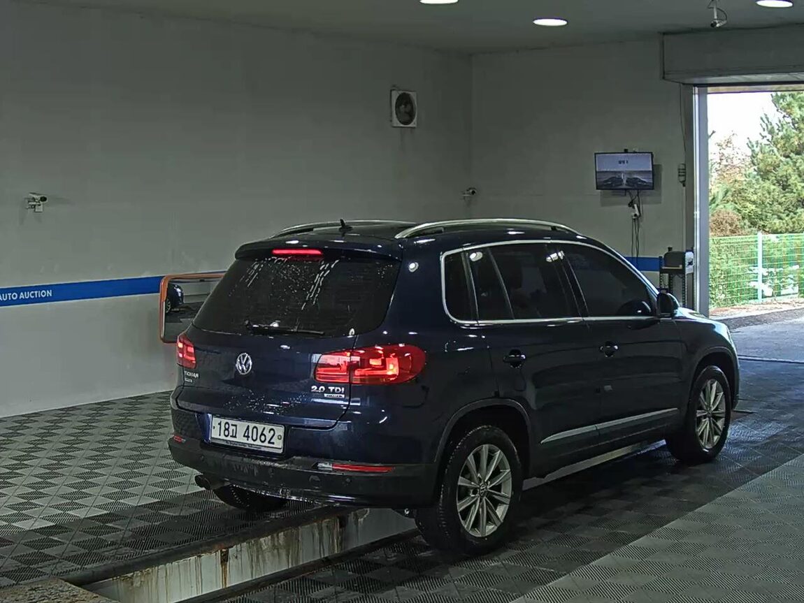 VOLKSWAGEN TIGUAN 2.0 TDI BLUEMOTION COMFORT 2013 - zdjęcie 5