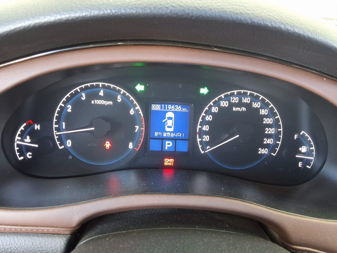HYUNDAI GENESIS BH 330 LUXURY VIP PACK 2009 - zdjęcie 9