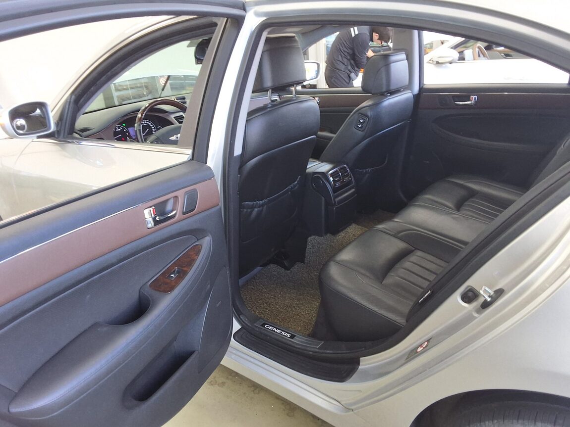HYUNDAI GENESIS BH 330 LUXURY VIP PACK 2009 - zdjęcie 12