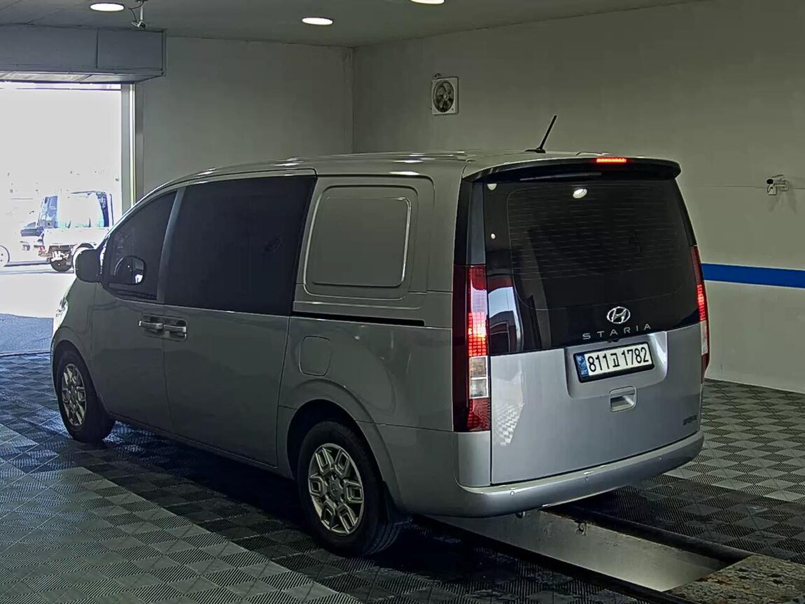 HYUNDAI STARIA 2.2 DIESEL CARGO 5-SEATER MODERN 2022 - zdjęcie 6