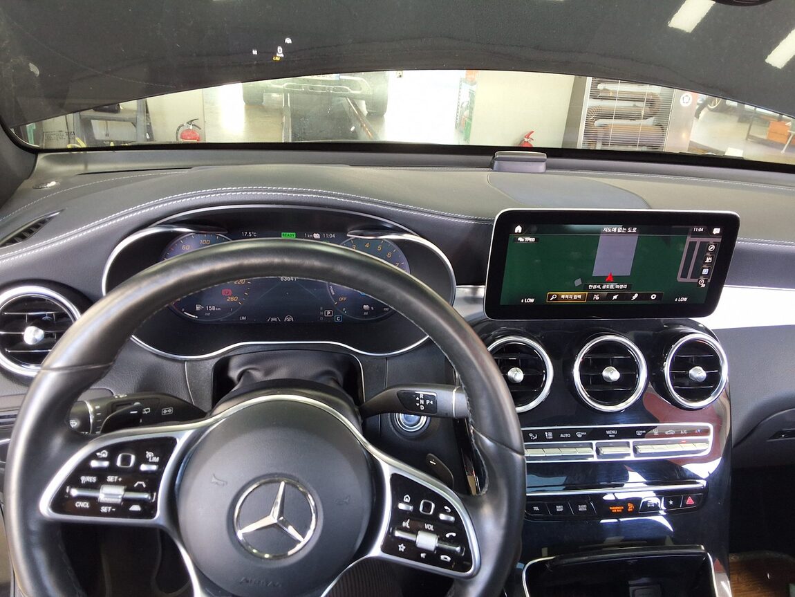 MERCEDES-BENZ GLC-CLASS GLC 300e 4MATIC 2021 - zdjęcie 18