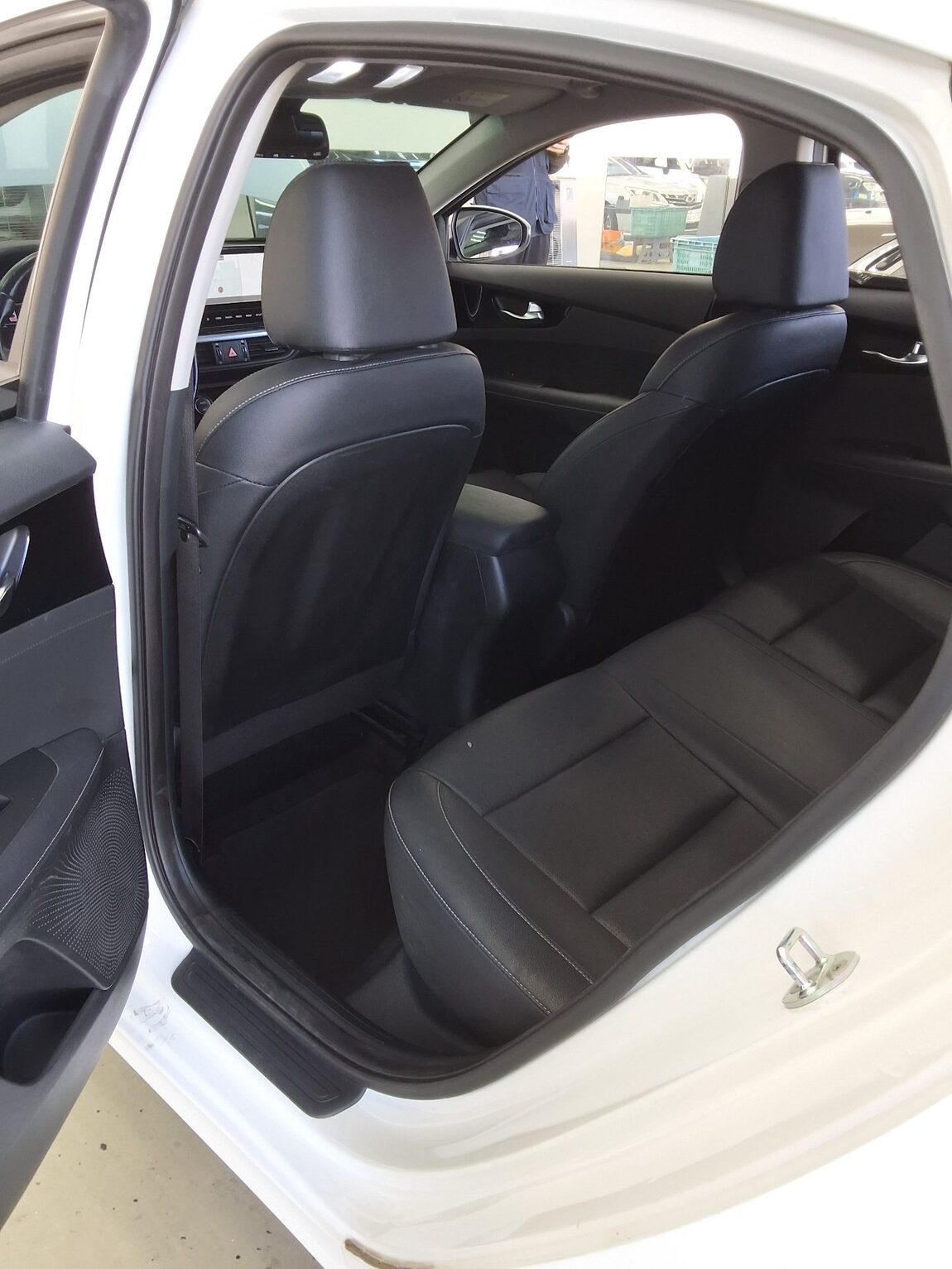 KIA THE NEW K3 1.6 GASOLINE PRESTIGE 2023 - zdjęcie 12
