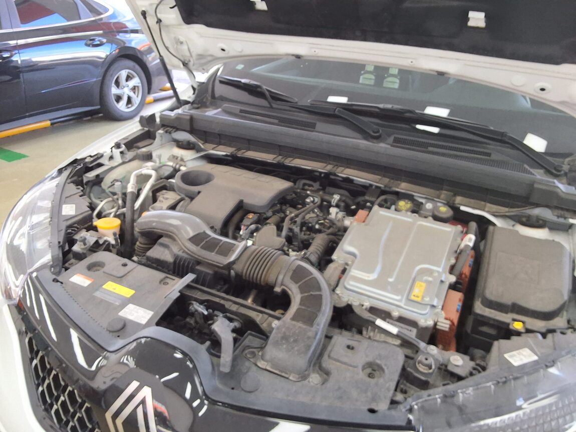 RENAULT (SAMSUNG) ARKANA HYBRID 1.6 GTe ICONIC 2025 - zdjęcie 17