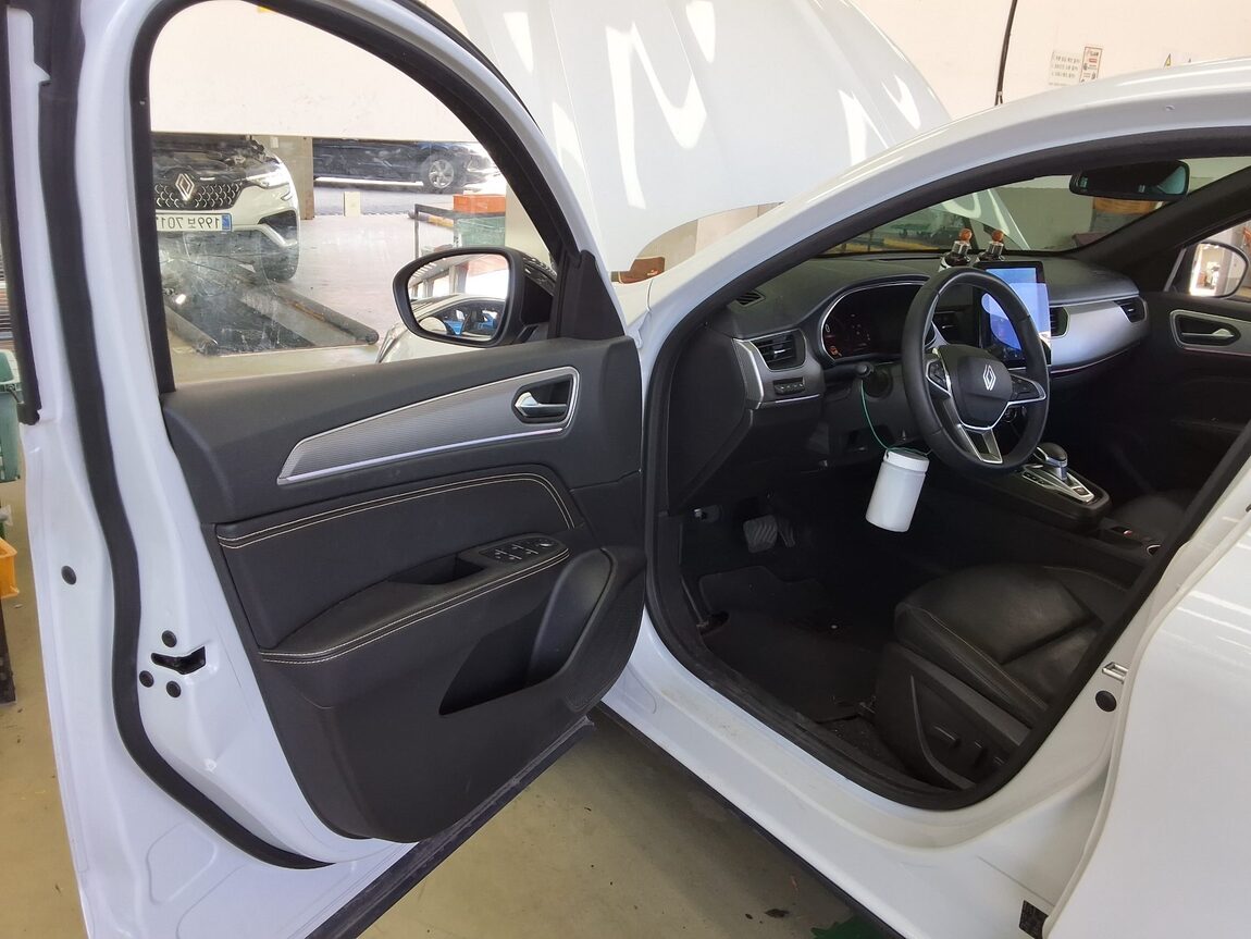 RENAULT (SAMSUNG) ARKANA HYBRID 1.6 GTe ICONIC 2025 - zdjęcie 10