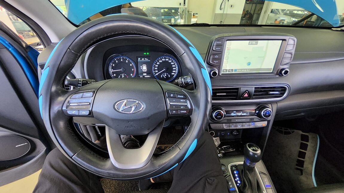 HYUNDAI KONA 1.6 GASOLINE 2WD PREMIUM 2018 - zdjęcie 18