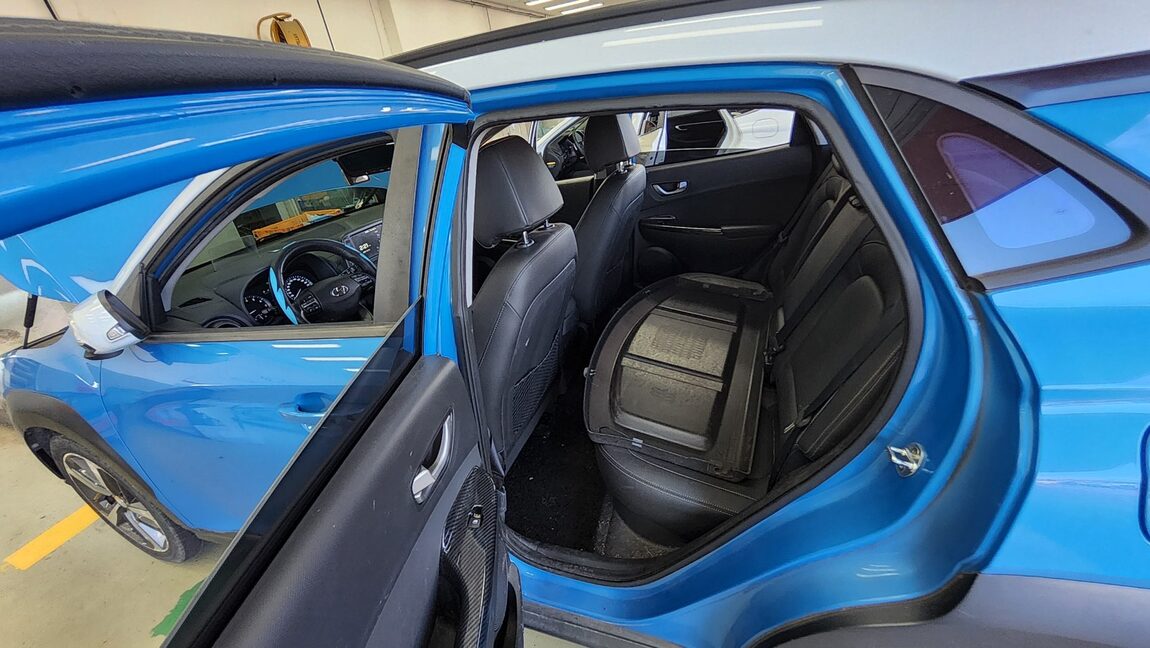 HYUNDAI KONA 1.6 GASOLINE 2WD PREMIUM 2018 - zdjęcie 12