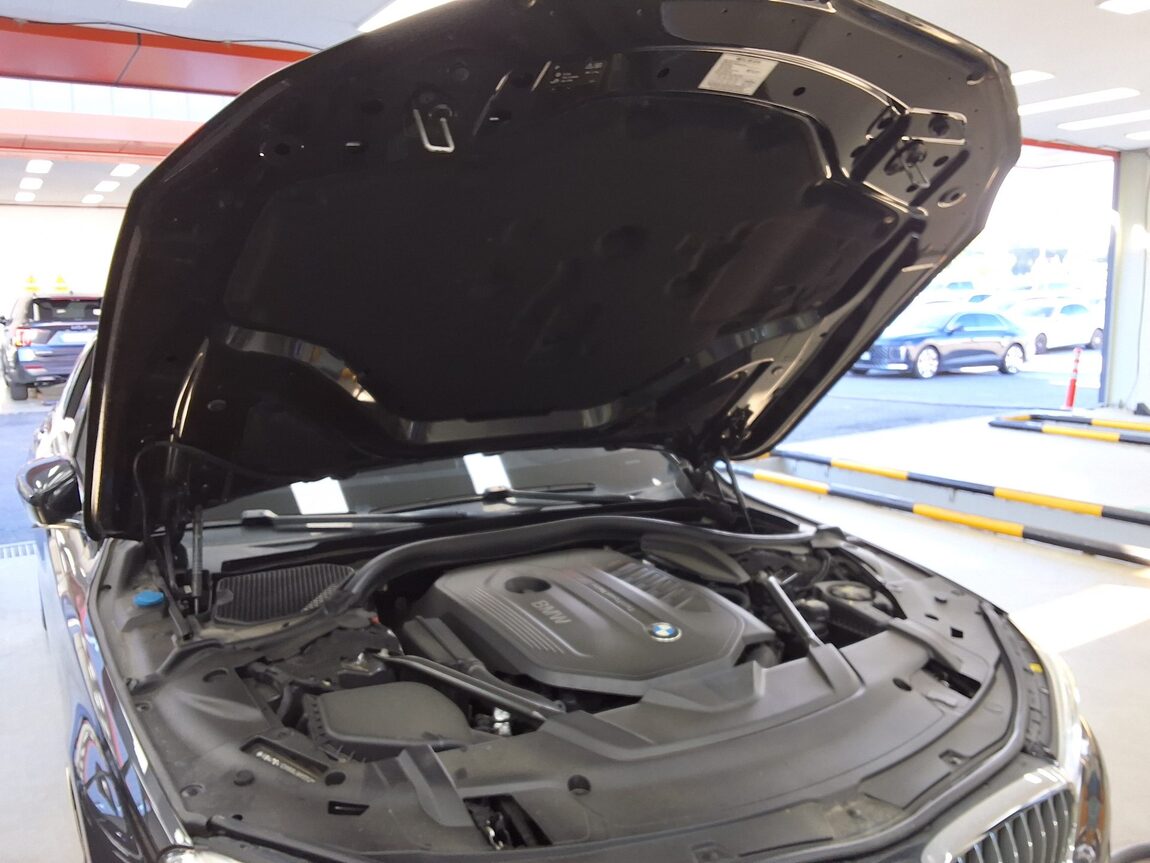 BMW 7 SERIES (6TH GEN) 740Li xDRIVE 2016 - zdjęcie 18
