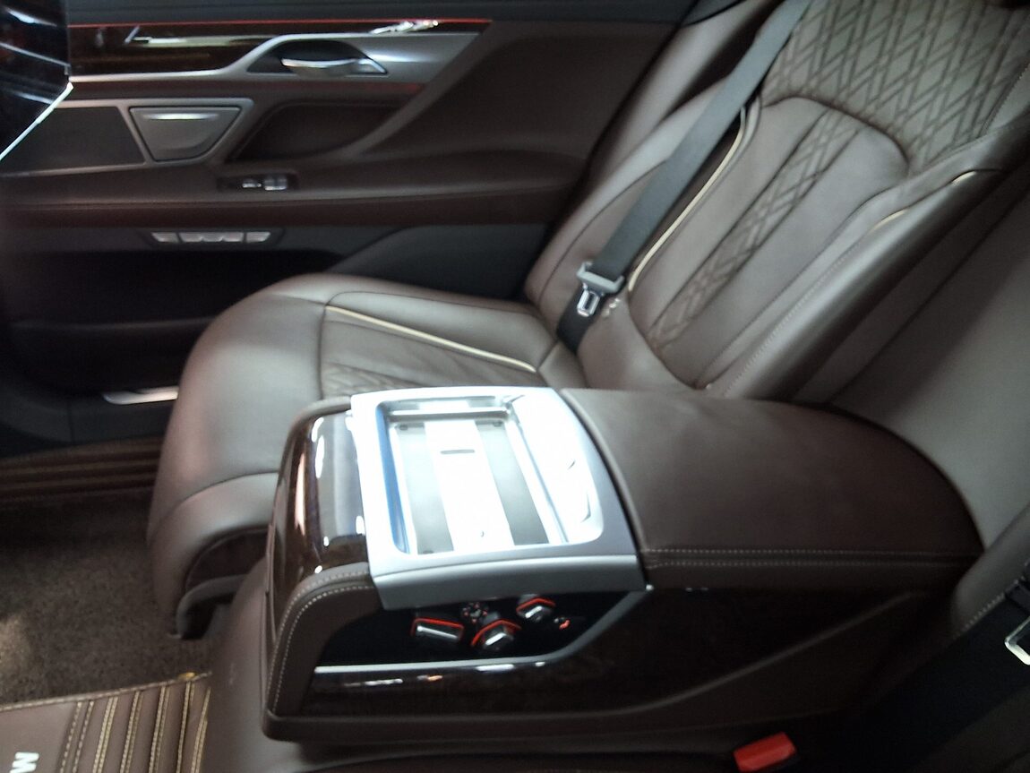 BMW 7 SERIES (6TH GEN) 740Li xDRIVE 2016 - zdjęcie 31