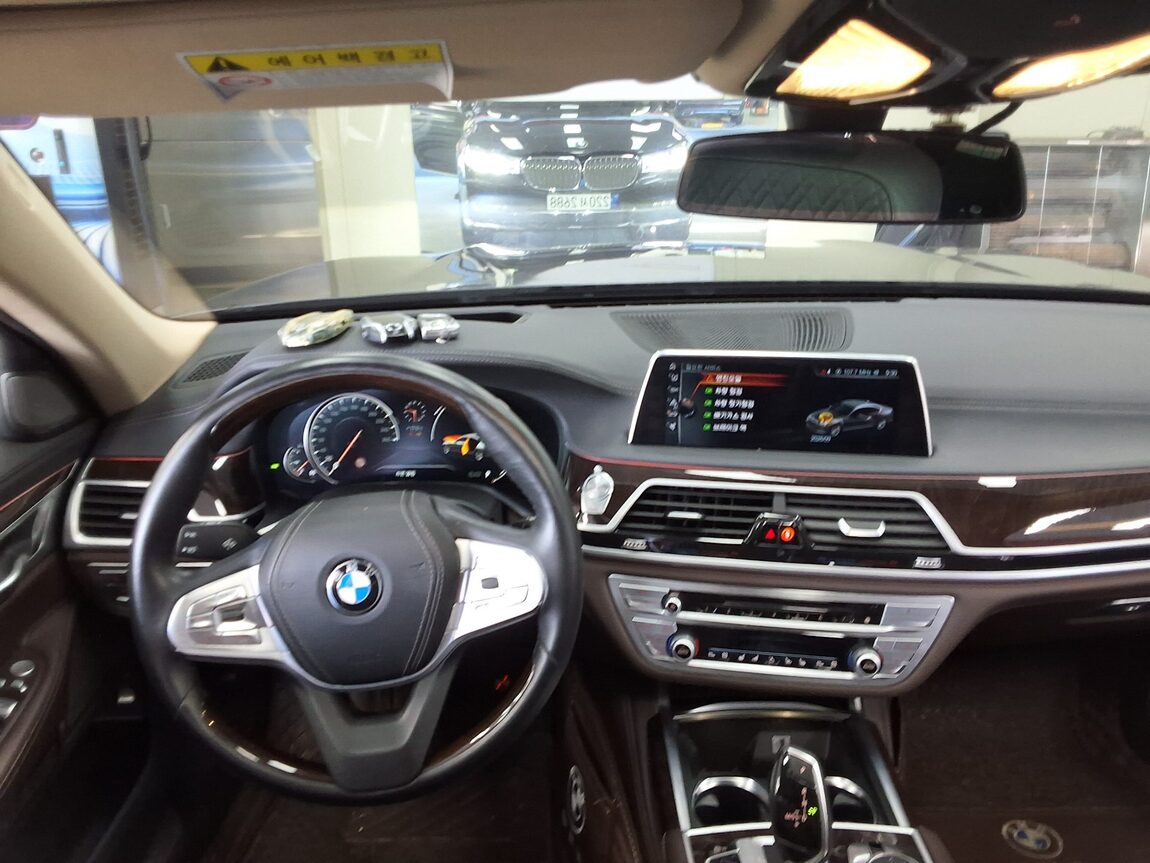 BMW 7 SERIES (6TH GEN) 740Li xDRIVE 2016 - zdjęcie 12