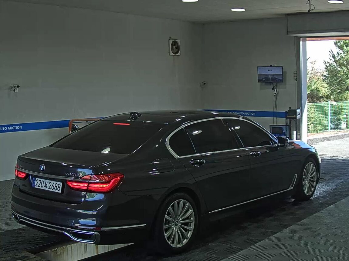 BMW 7 SERIES (6TH GEN) 740Li xDRIVE 2016 - zdjęcie 5