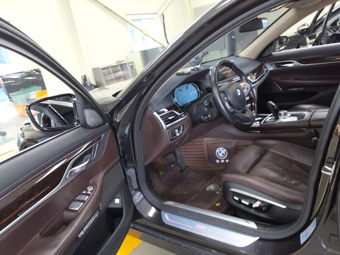 BMW 7 SERIES (6TH GEN) 740Li xDRIVE 2016 - zdjęcie 11