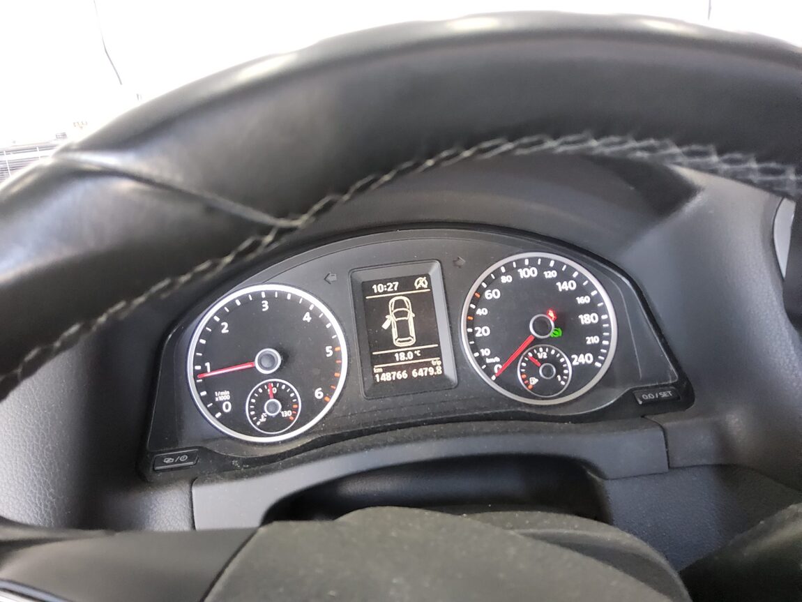 VOLKSWAGEN TIGUAN 2.0 TDI BLUEMOTION PREMIUM 2015 - zdjęcie 9
