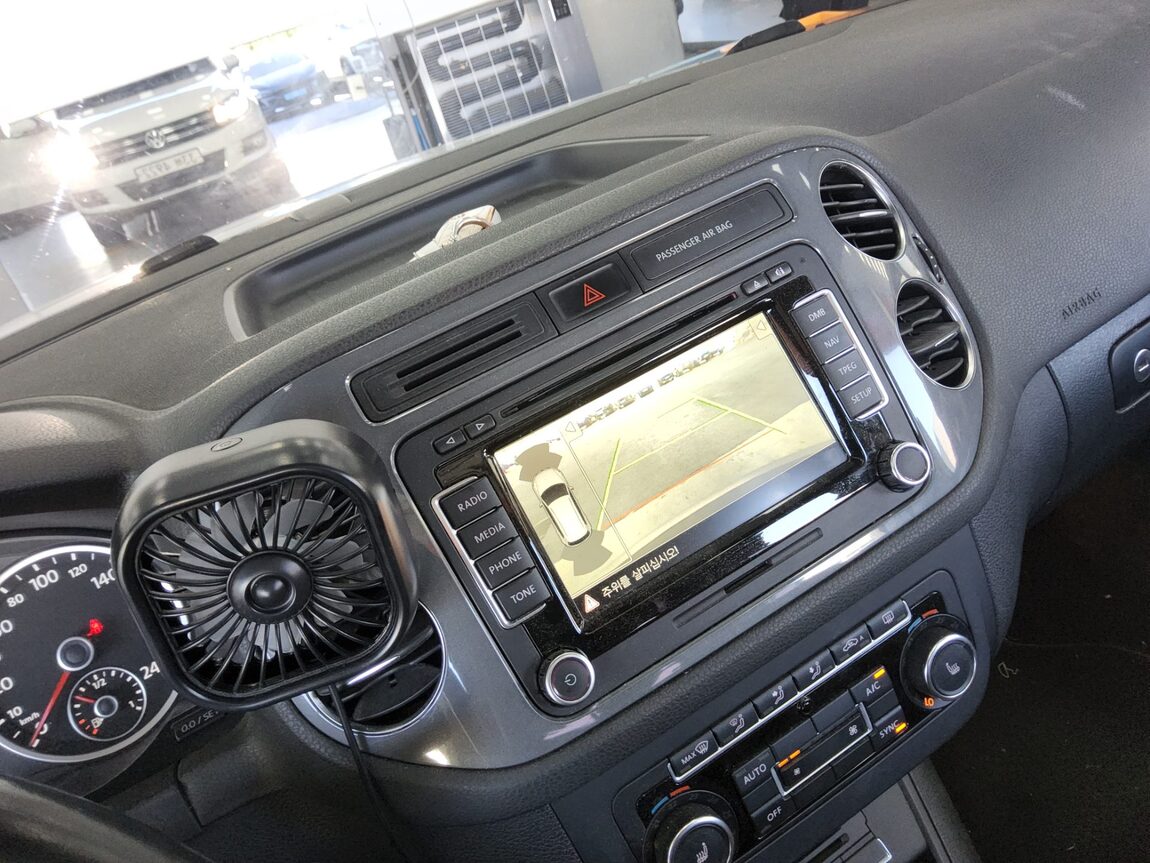 VOLKSWAGEN TIGUAN 2.0 TDI BLUEMOTION PREMIUM 2015 - zdjęcie 17