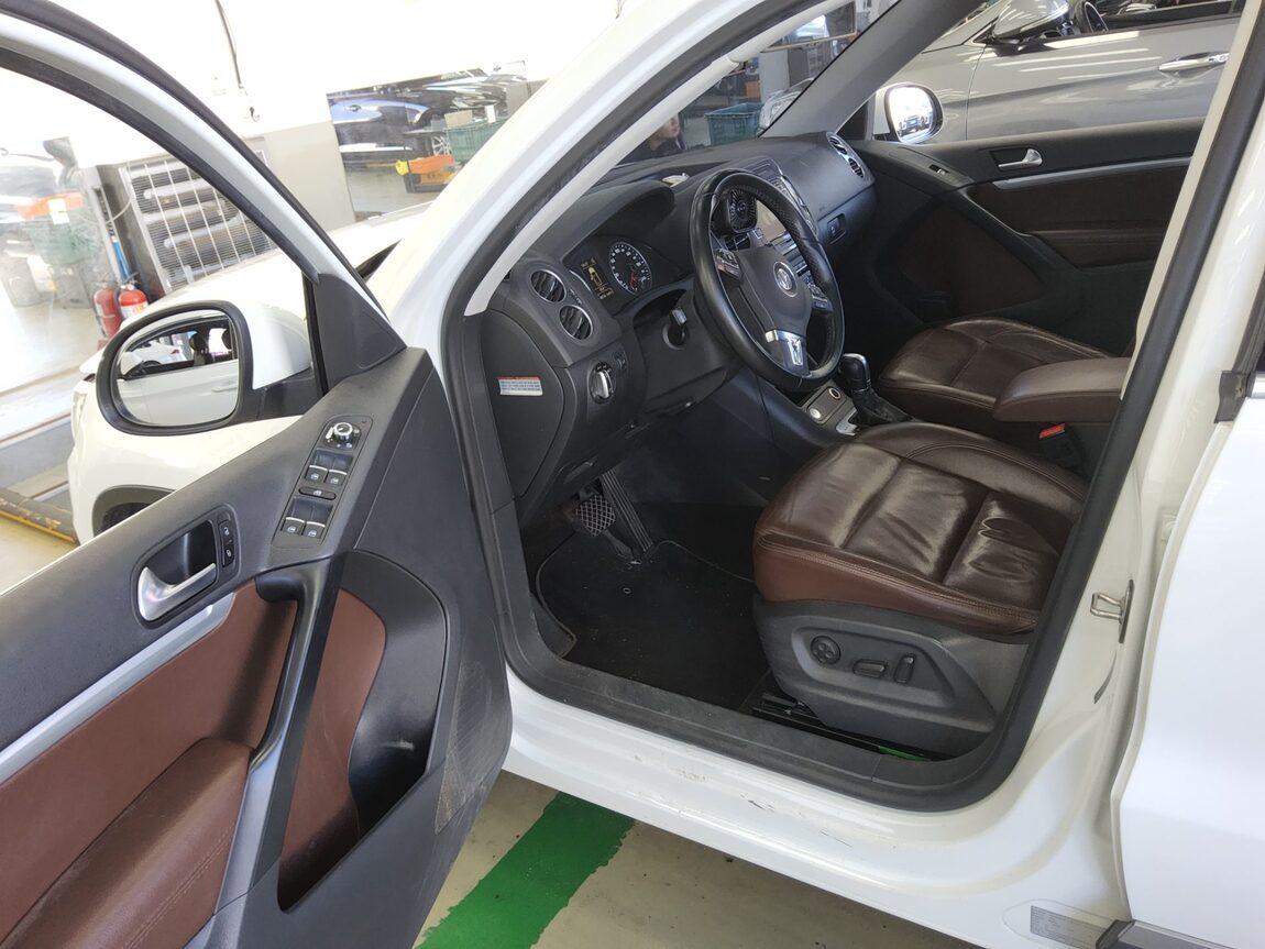 VOLKSWAGEN TIGUAN 2.0 TDI BLUEMOTION PREMIUM 2015 - zdjęcie 10