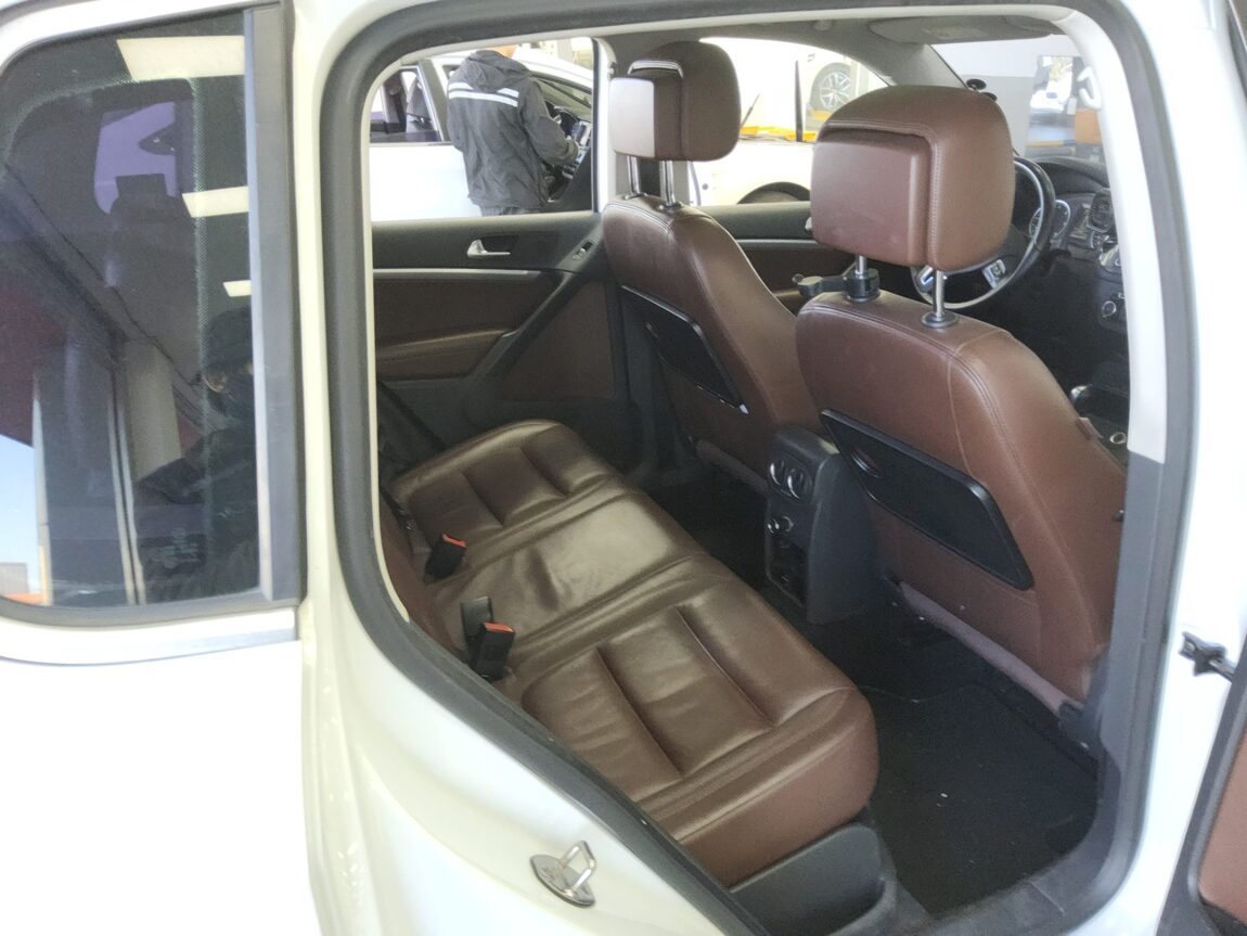 VOLKSWAGEN TIGUAN 2.0 TDI BLUEMOTION PREMIUM 2015 - zdjęcie 13