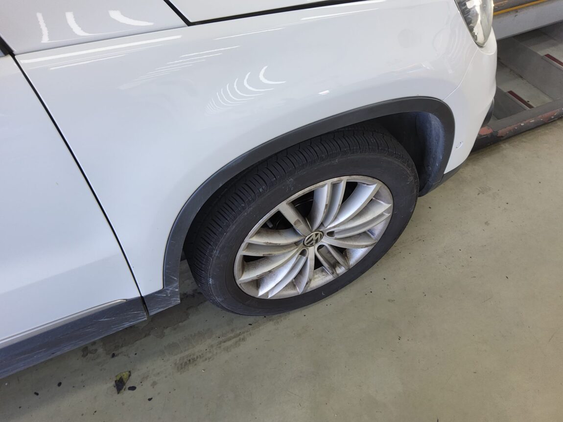 VOLKSWAGEN TIGUAN 2.0 TDI BLUEMOTION PREMIUM 2015 - zdjęcie 23