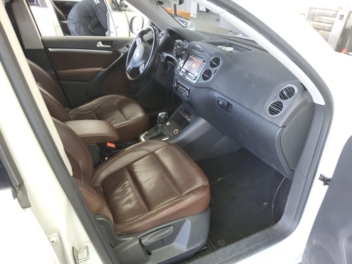 VOLKSWAGEN TIGUAN 2.0 TDI BLUEMOTION PREMIUM 2015 - zdjęcie 14