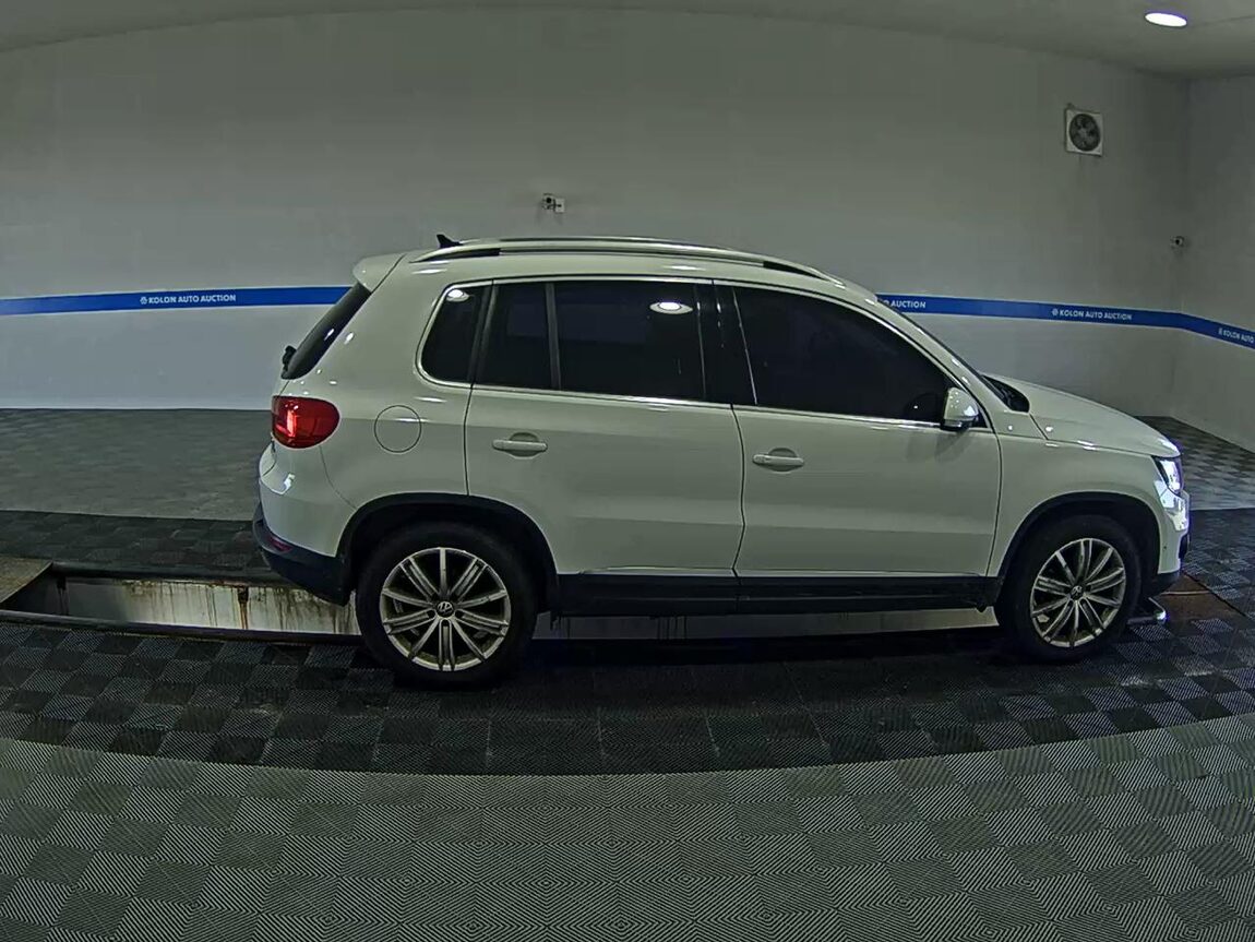 VOLKSWAGEN TIGUAN 2.0 TDI BLUEMOTION PREMIUM 2015 - zdjęcie 4