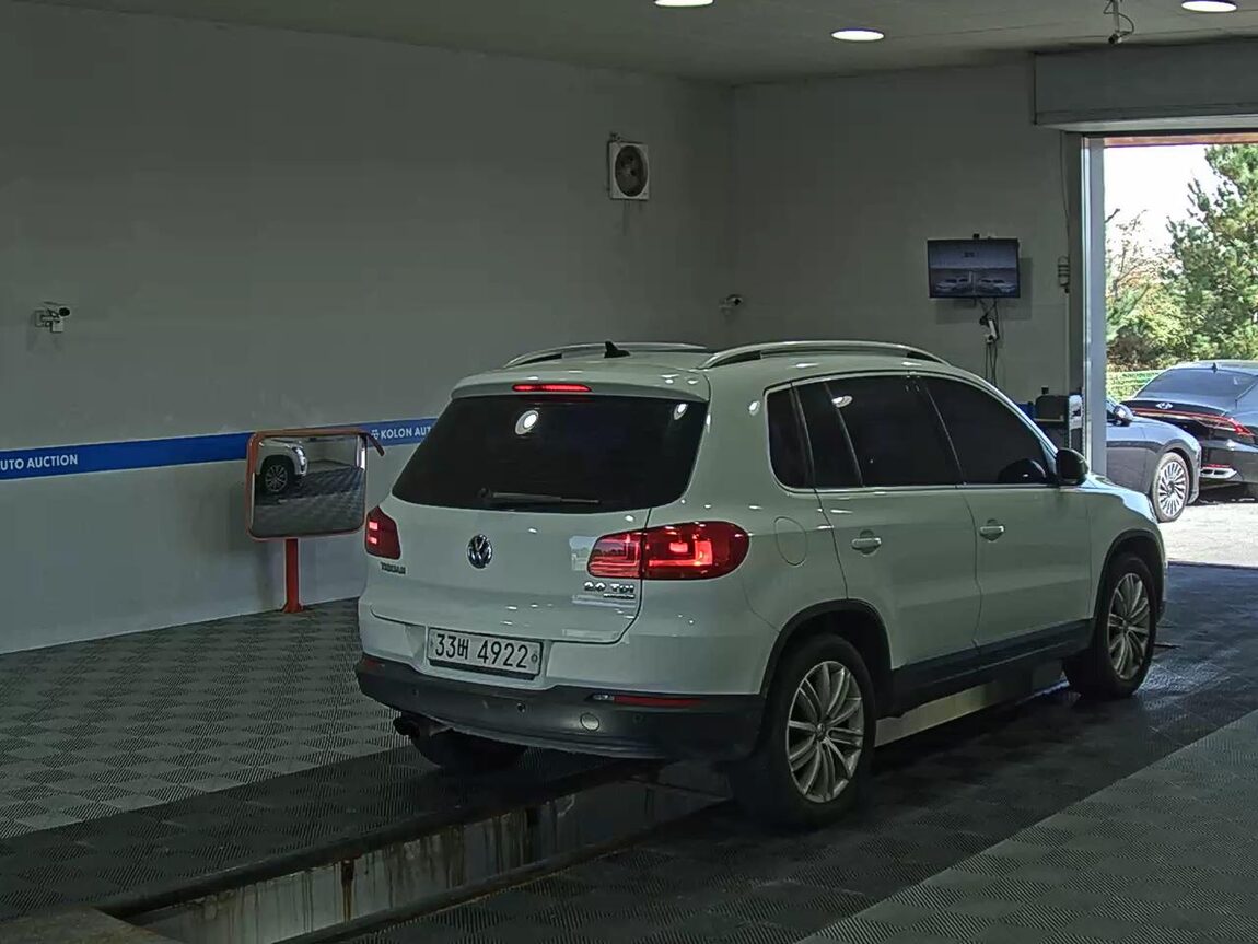 VOLKSWAGEN TIGUAN 2.0 TDI BLUEMOTION PREMIUM 2015 - zdjęcie 5