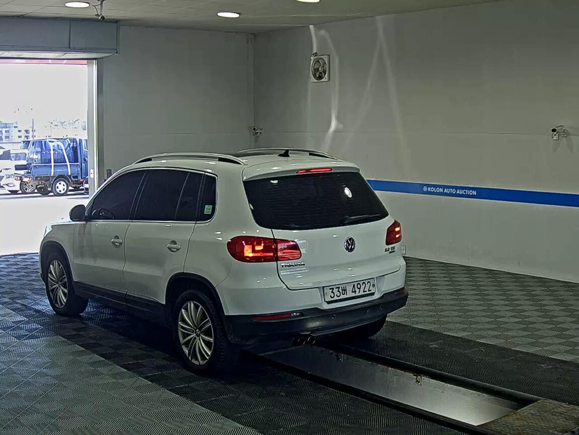 VOLKSWAGEN TIGUAN 2.0 TDI BLUEMOTION PREMIUM 2015 - zdjęcie 6